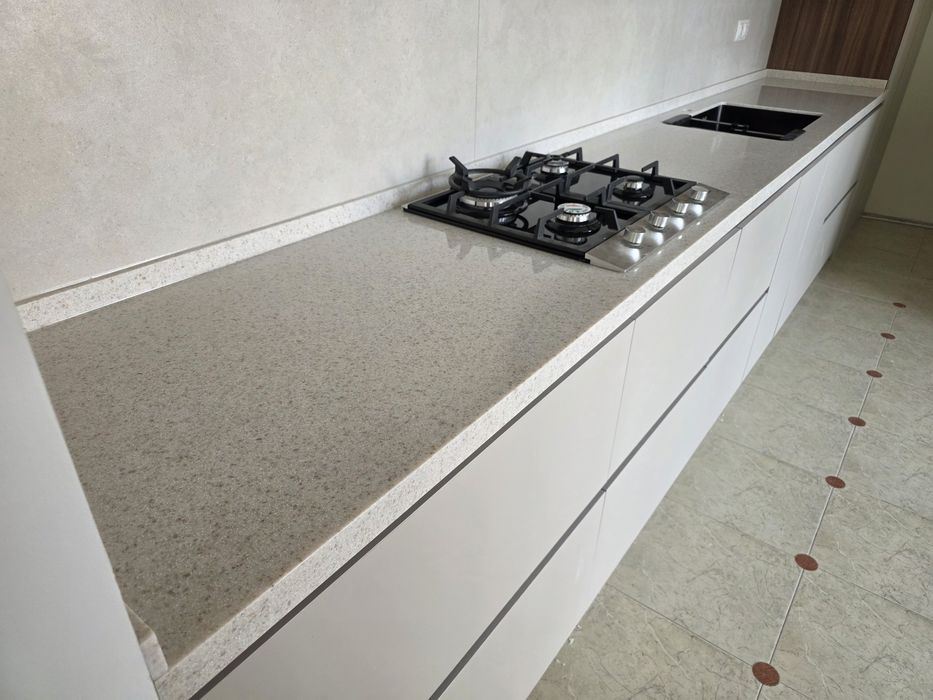 Столешницы и кварцевый и акриловый камен