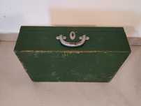 Valiza armata anii 1970, 58x38x17,5 cm, verde, din lemn cu cheie