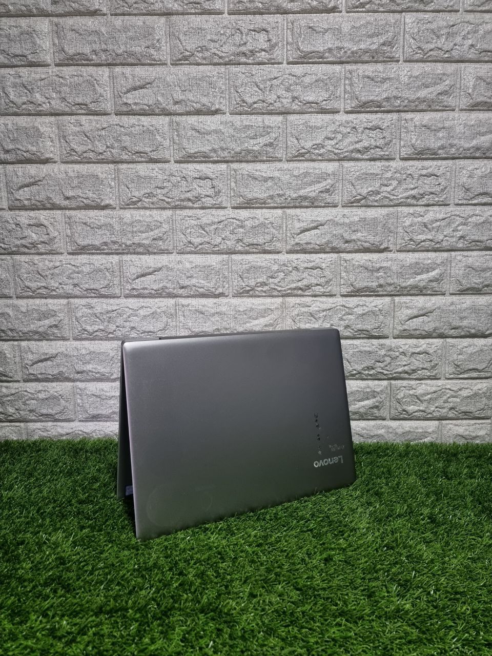 Lenovo ихчам арзон ва кучли ноутбук сураганлар учун махсус.