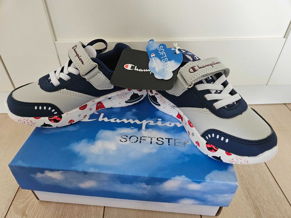 Adidasi noi baieti marime 22-24