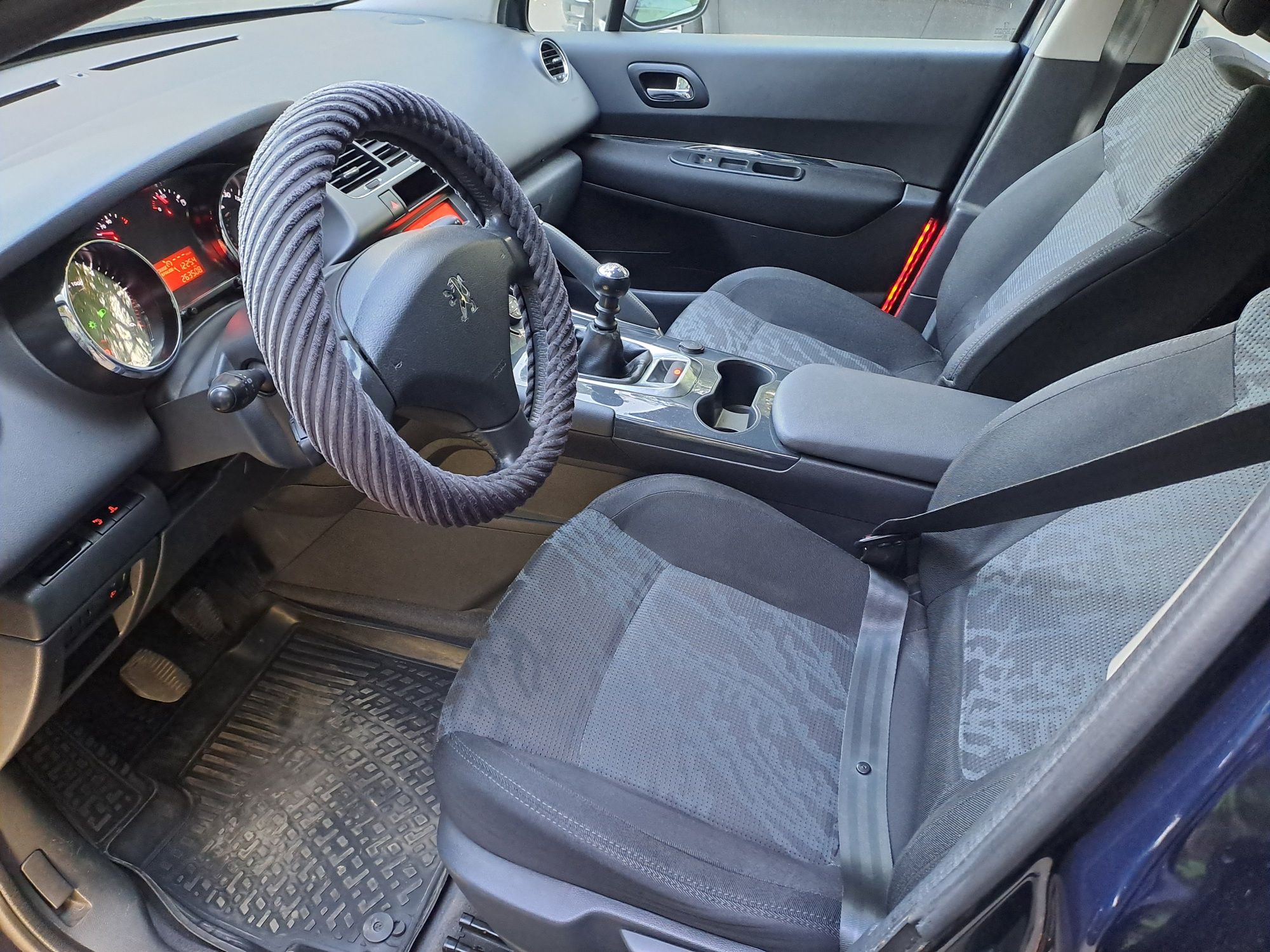 Vind schimb cu Peugeot 3008,2000 Hdi (ofer diferență) Peugeot 3008,1,6
