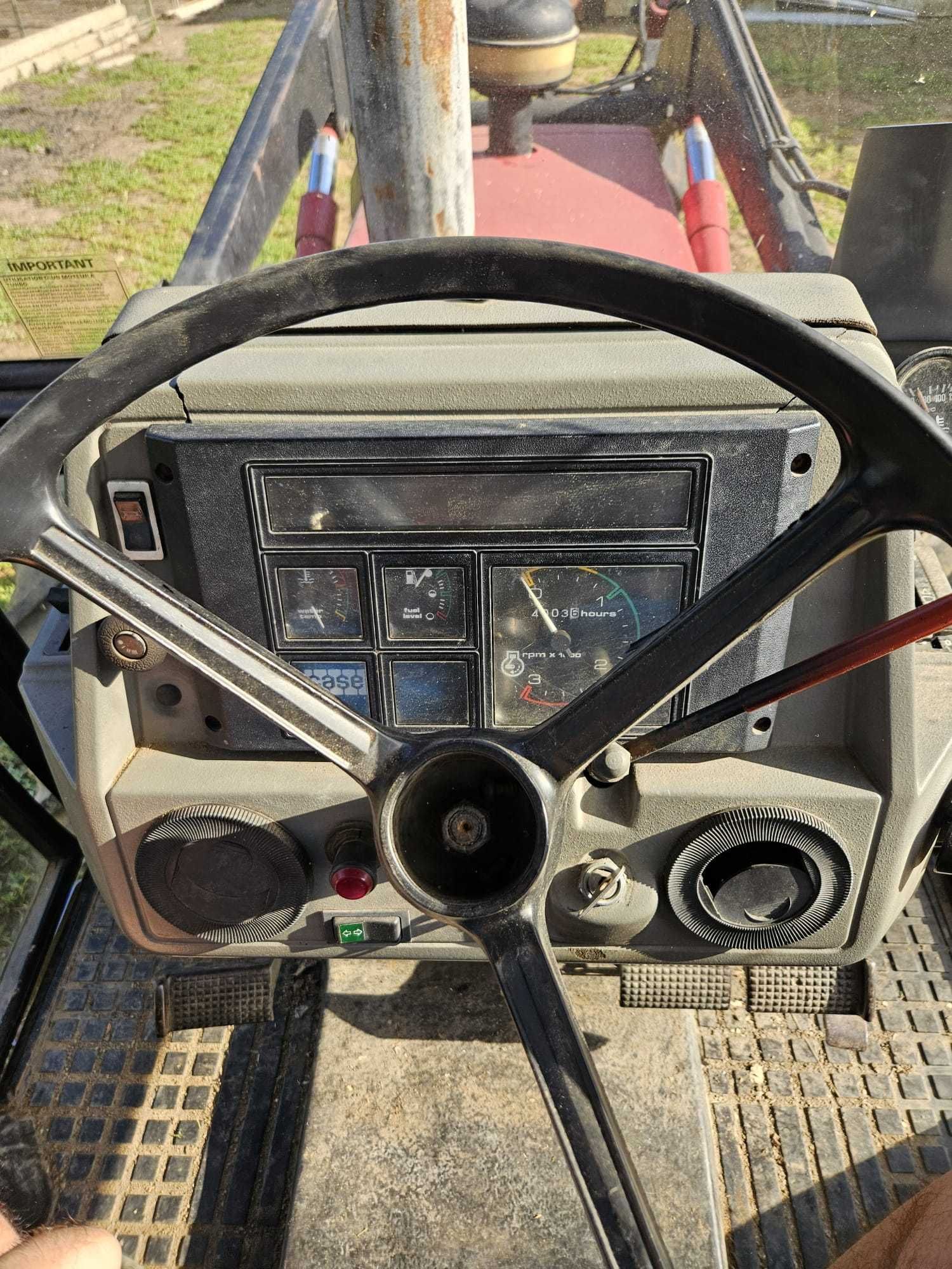 Tractor 4x4 Case 1394 cu încărcător frontal