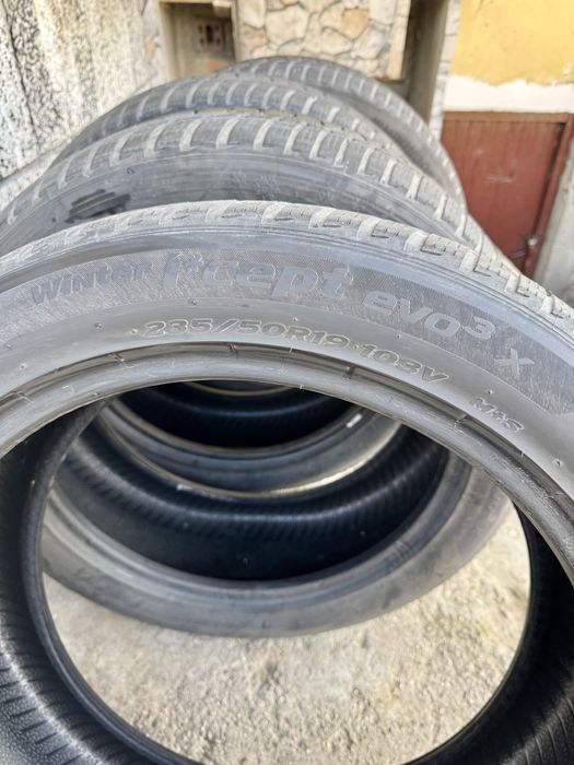 Зимни гуми Hankook winter icept evo3 235/50/19