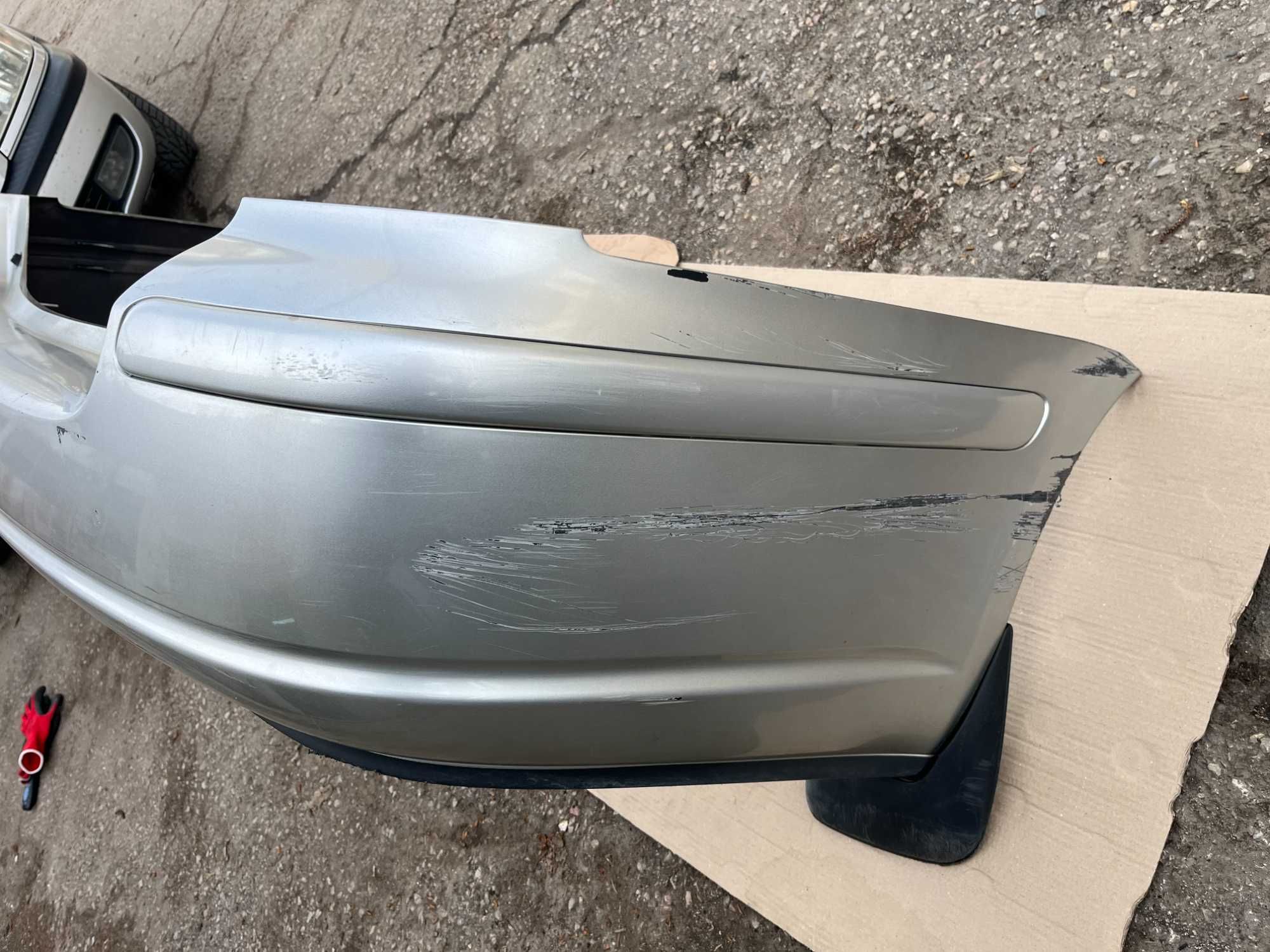 Задна броня за Toyota Avensis T25 Комби