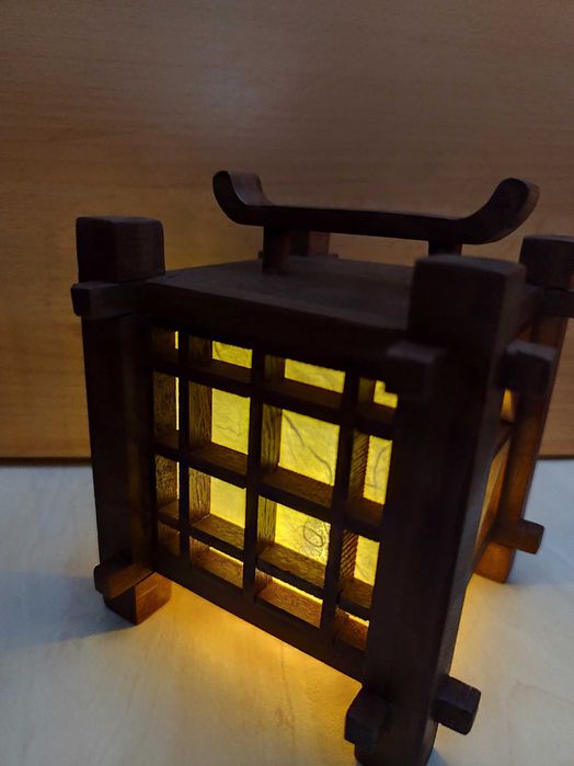 lampa stil japonez lucrata manual din lemn mahon