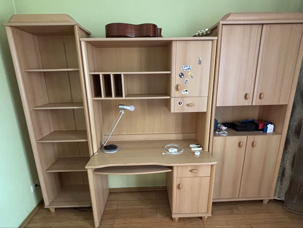 Продам деревянную детскую мебель. Шкафы, стол, полки