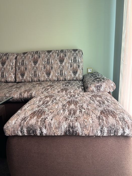 Диван, фотьойл и табуретки