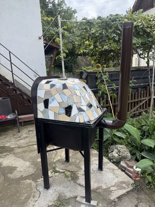 Cuptor  pizza , paine de fonta pe lemne     la comanda !