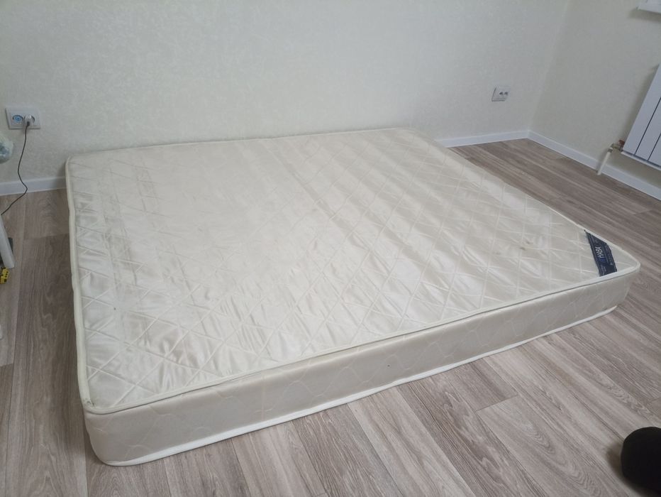 Продам матрас 190/160/18