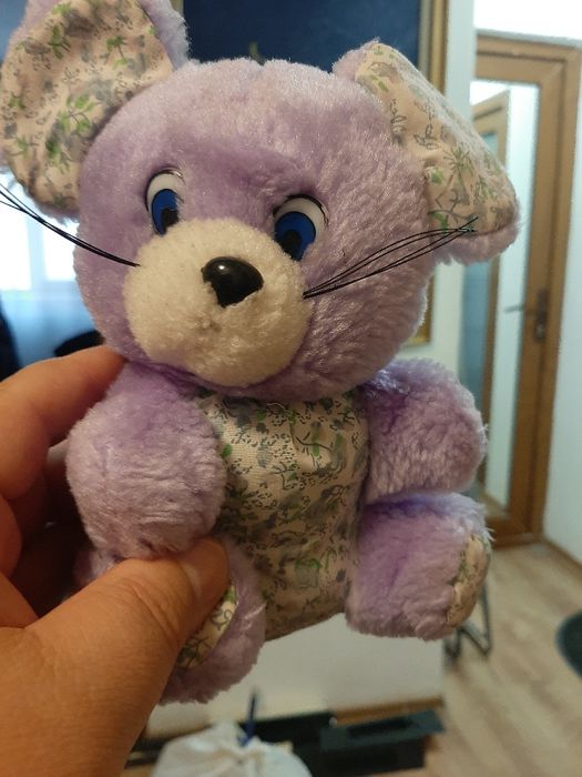 Vând jucării după eroi din filme și de pluș