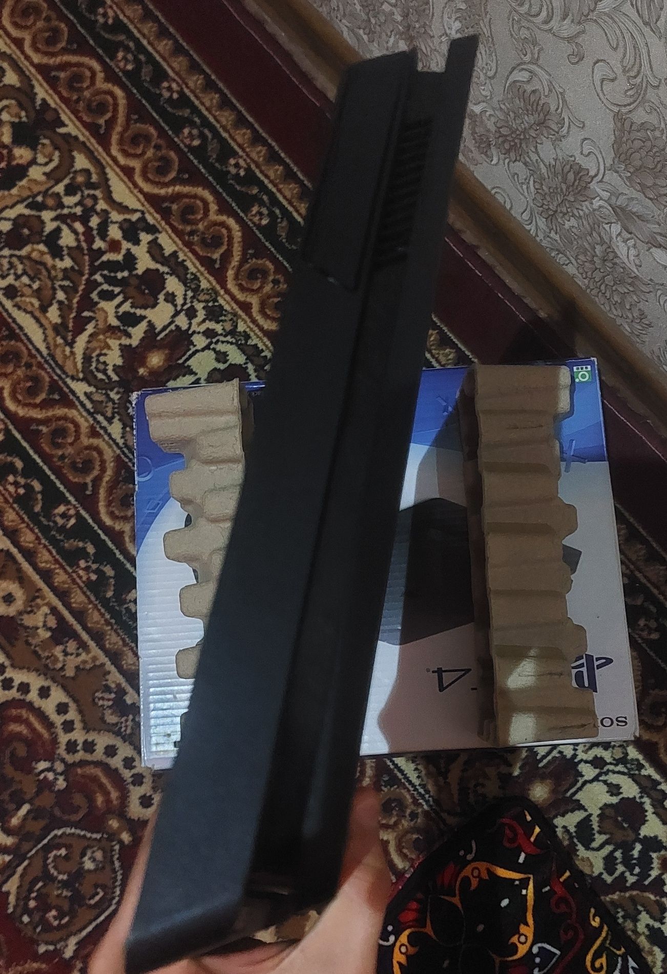 Продам  срочно Ps4 1гб