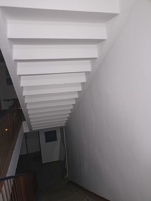 Zugrav cu experienta execut zugraveli la garsionera, apartament .