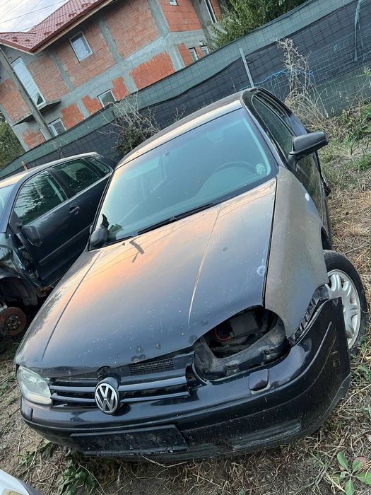 Dezmembrez VW Golf 4