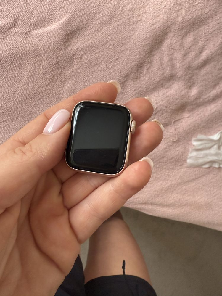 Apple iWatch Series 5 Rose Gold, 40 мм с подарък