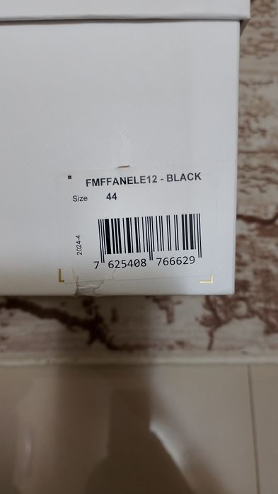 GUESS .номер 44 номер