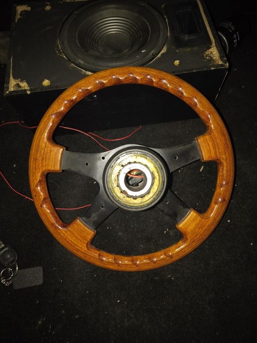 Mono волан с махагон