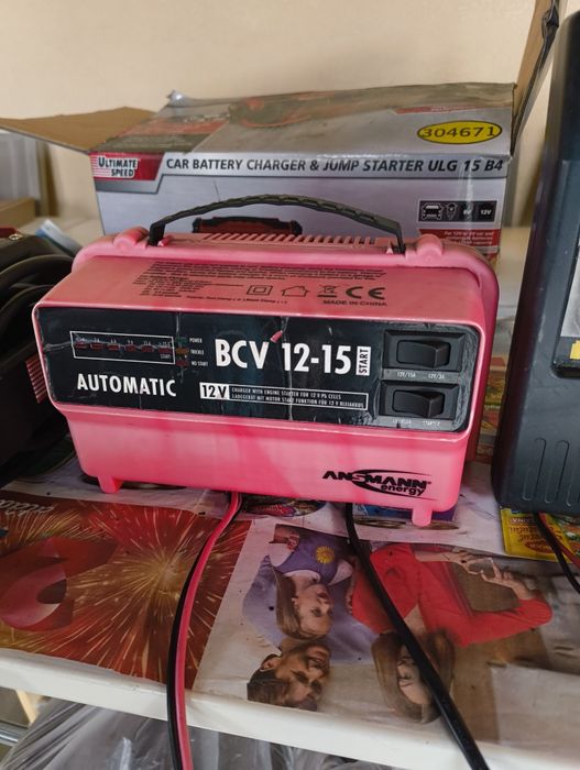 Încărcător baterii auto