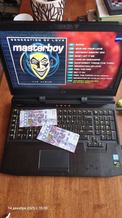 игровой большой ноутбук HP Omen X