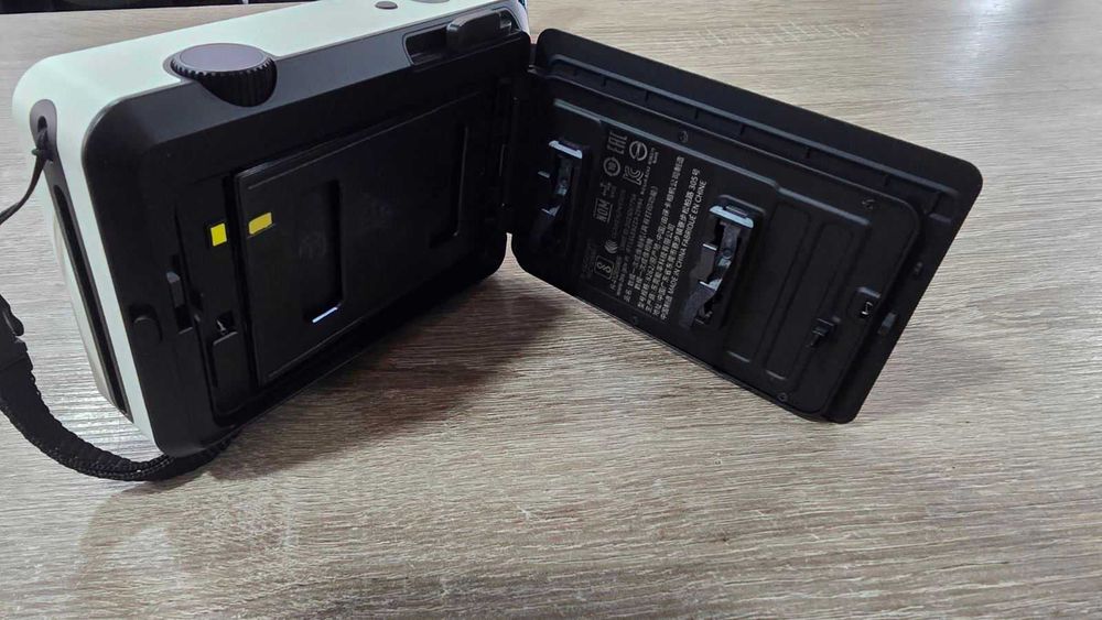 Моментен фотоапарат Leica - SOFORT 2, бял