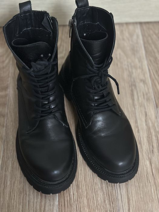 Продам демисезонные кожанные сапоги