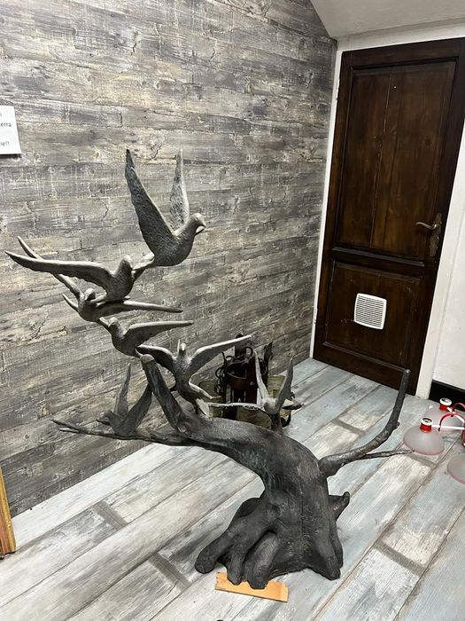 Скулптура бронз голяма