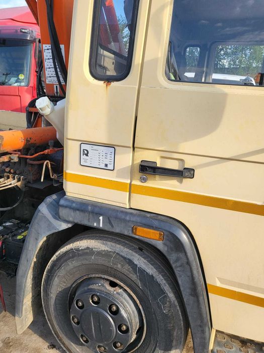 Vand Volvo FL 6 cu macara