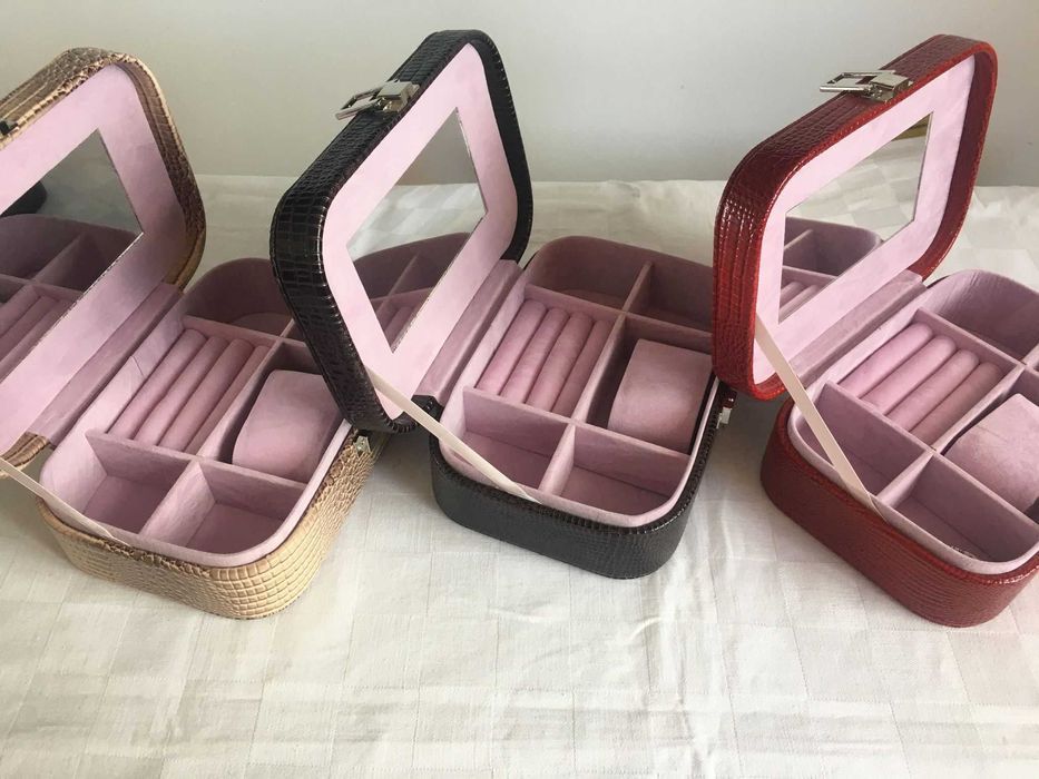 Cutie Bijuterii și Ceasuri Piele – cadou ideal. SIGILAT!