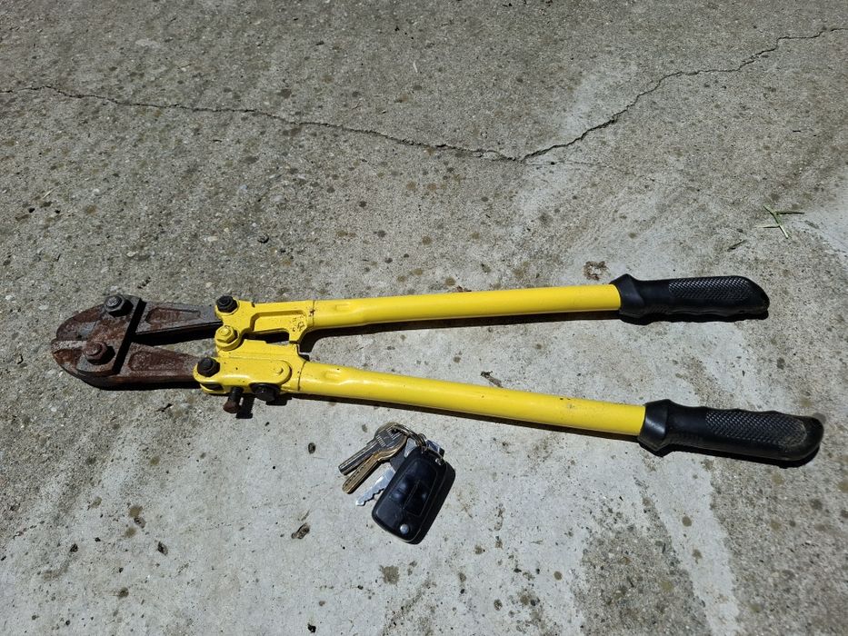 Cleste taietor fier beton