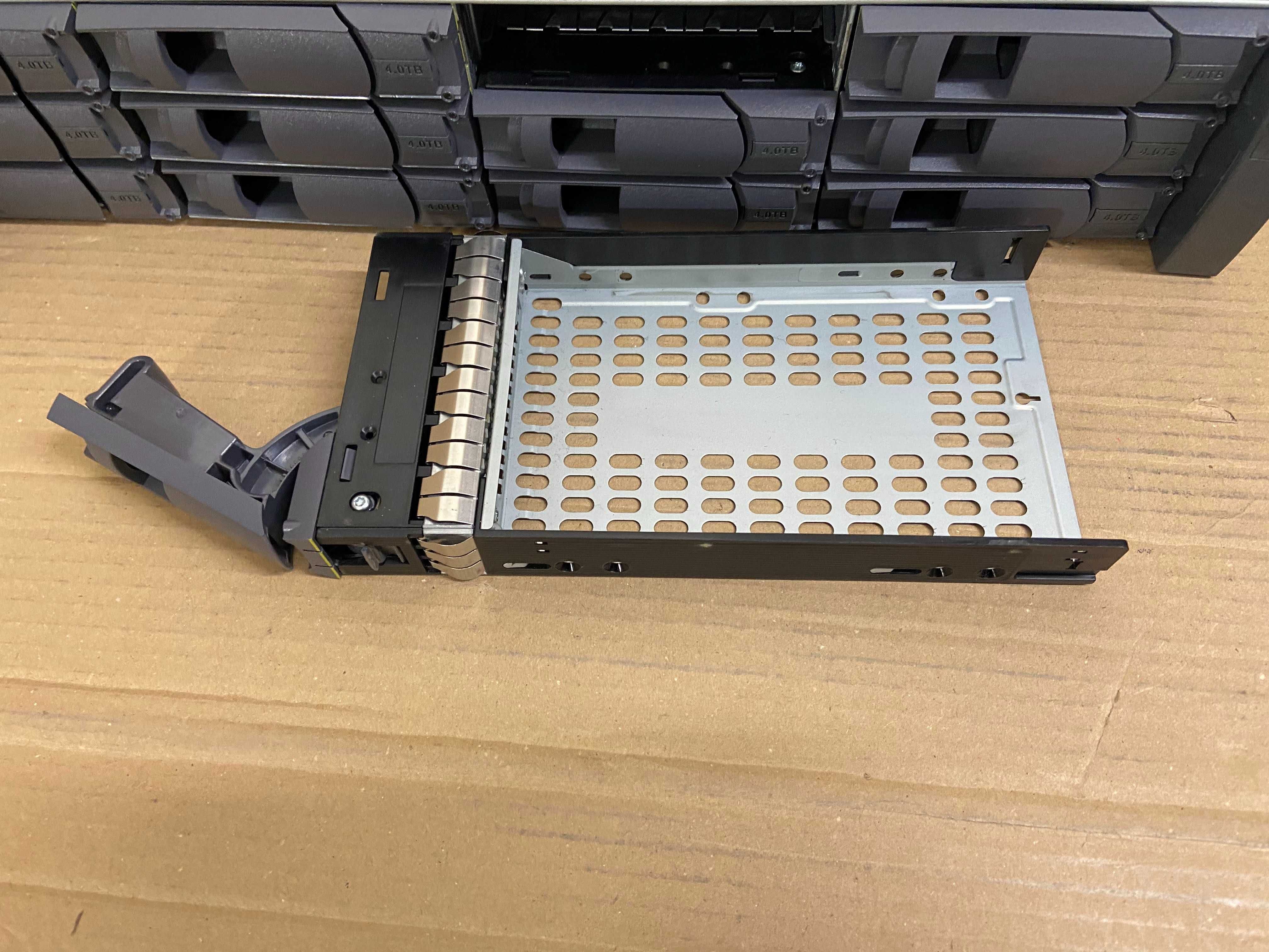 Сторидж NetApp FAS2620 12 x 3.5" SAS SATA, 10GbE iSCSI FC