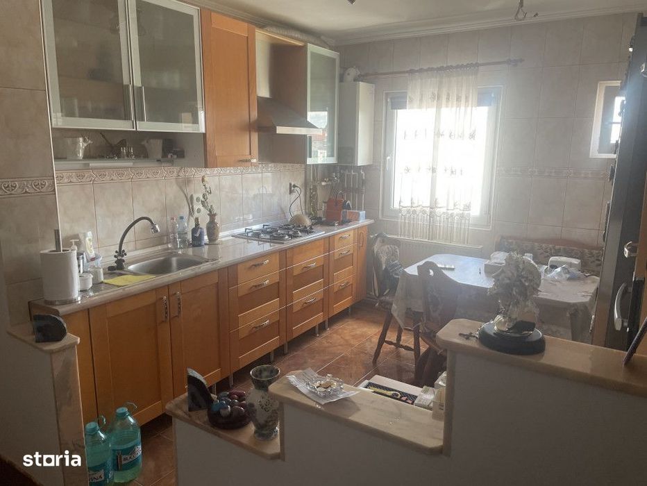 De vanzare! Apartament cu 2 camere, lift, cartierul Dealul Florilor