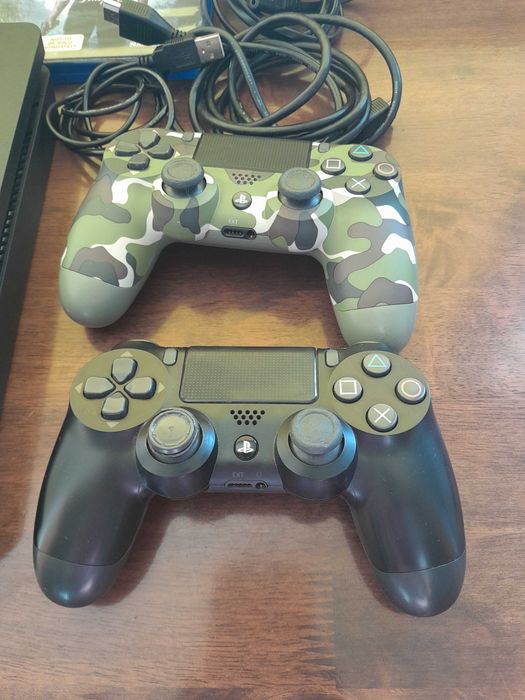 Play Station 4 Slim 1 TB / PS4 Slim + два джойстика + игри