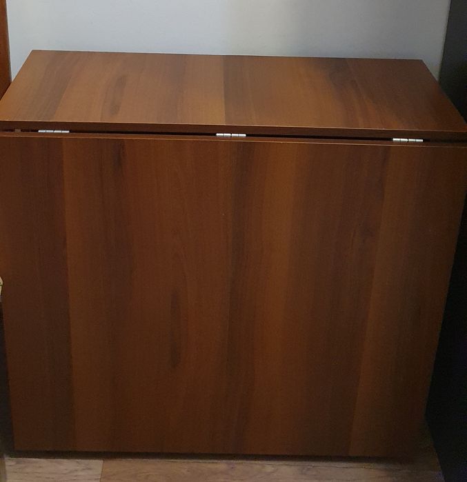 Продам стол книжку