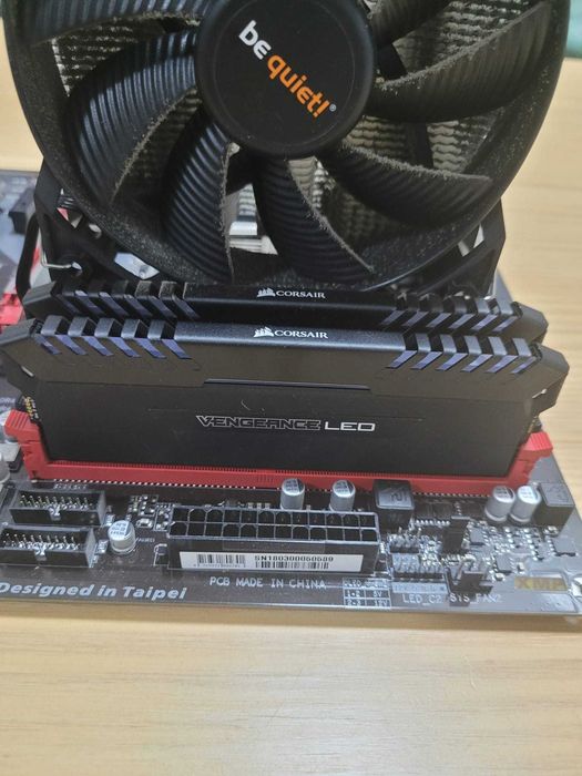 Processor Intel I7 8700K Si Placa de baza Gigabyte