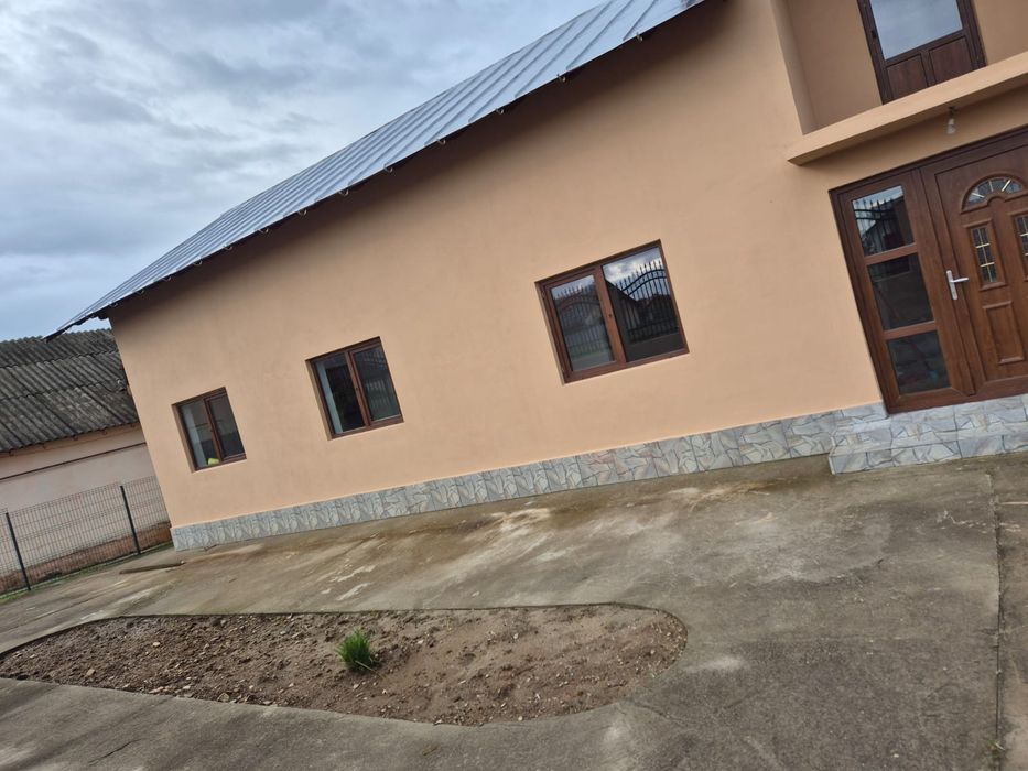 se vinde casa la cheie