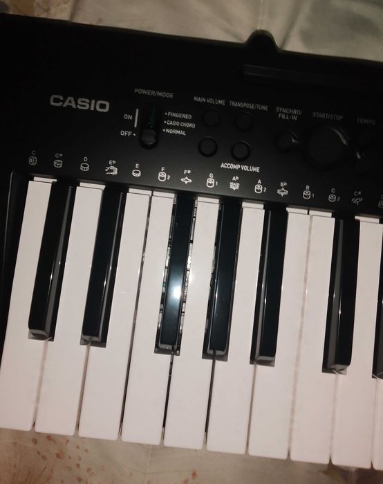 Синтезатор Casio CTK-240 + оригинален адаптор