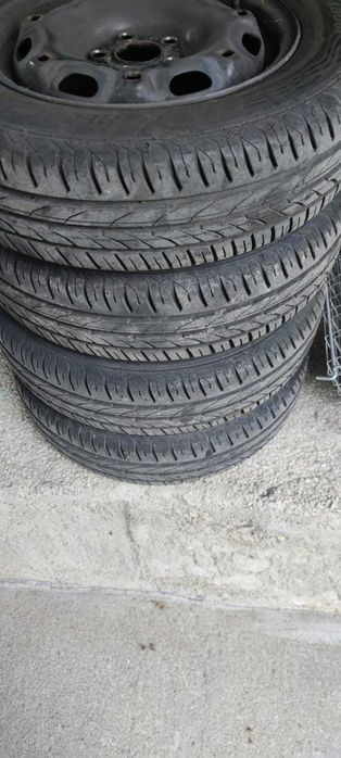 Cauciucuri vară 165/70 R14T cu jante tablă – stare ca nouă