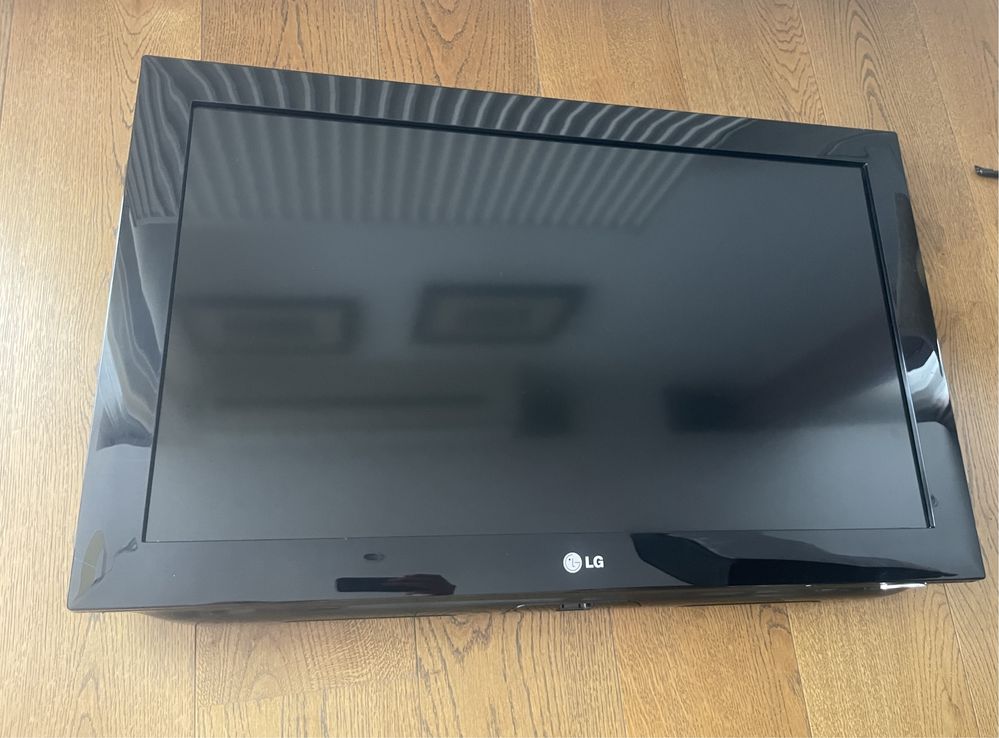 Televizor LG full hd 32’’ (80 cm)