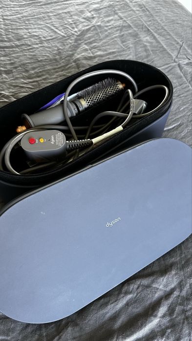 Dyson Airwrap achizitionat SUA