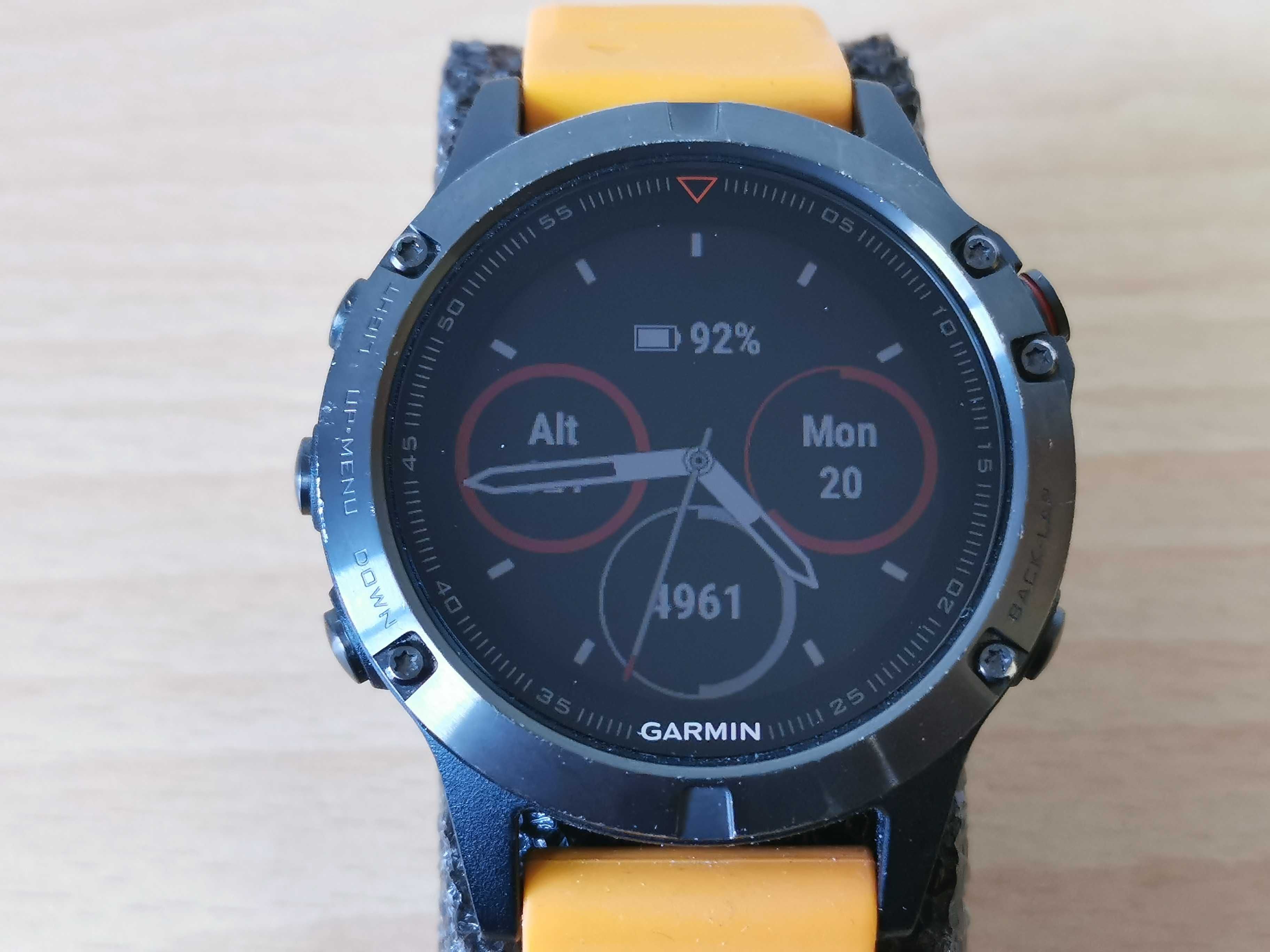 Смарт часовник Garmin Fenix 5 с подарък 2 бр протектори за екран