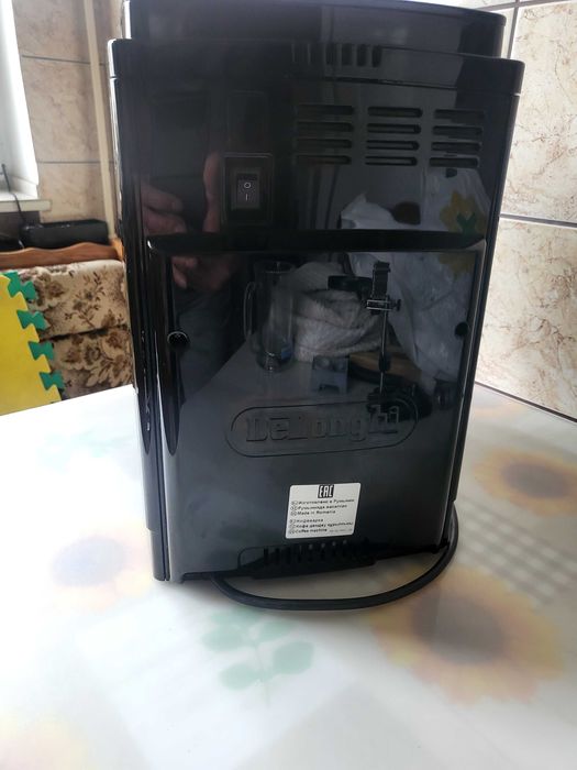 Vând espressor Delonghi Magnifica S