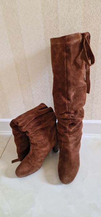 Продам зимние замшевые сапоги