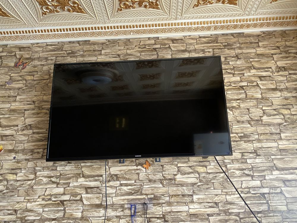 43 диагонала SAMSUNG smart TV