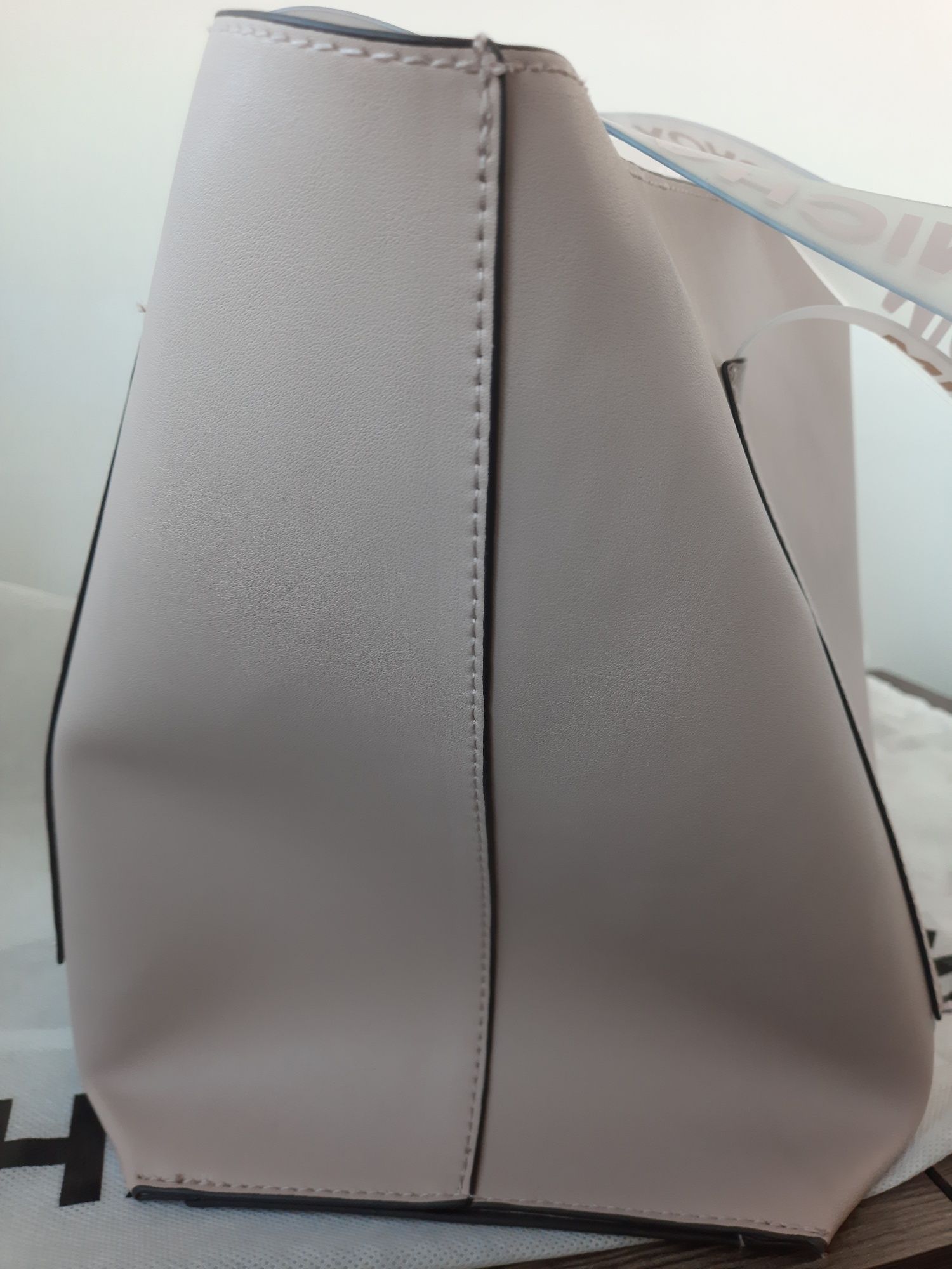 Продавам оригинална чанта MICHAEL KORS Wonderlust