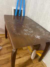 Стол для кухни коричневый из качественного дерево