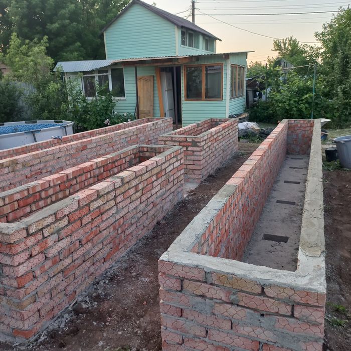 Битон куйамиз, гишт тэрамиз,стаяашка куяамиз шкатурка , данба ку́яамиз