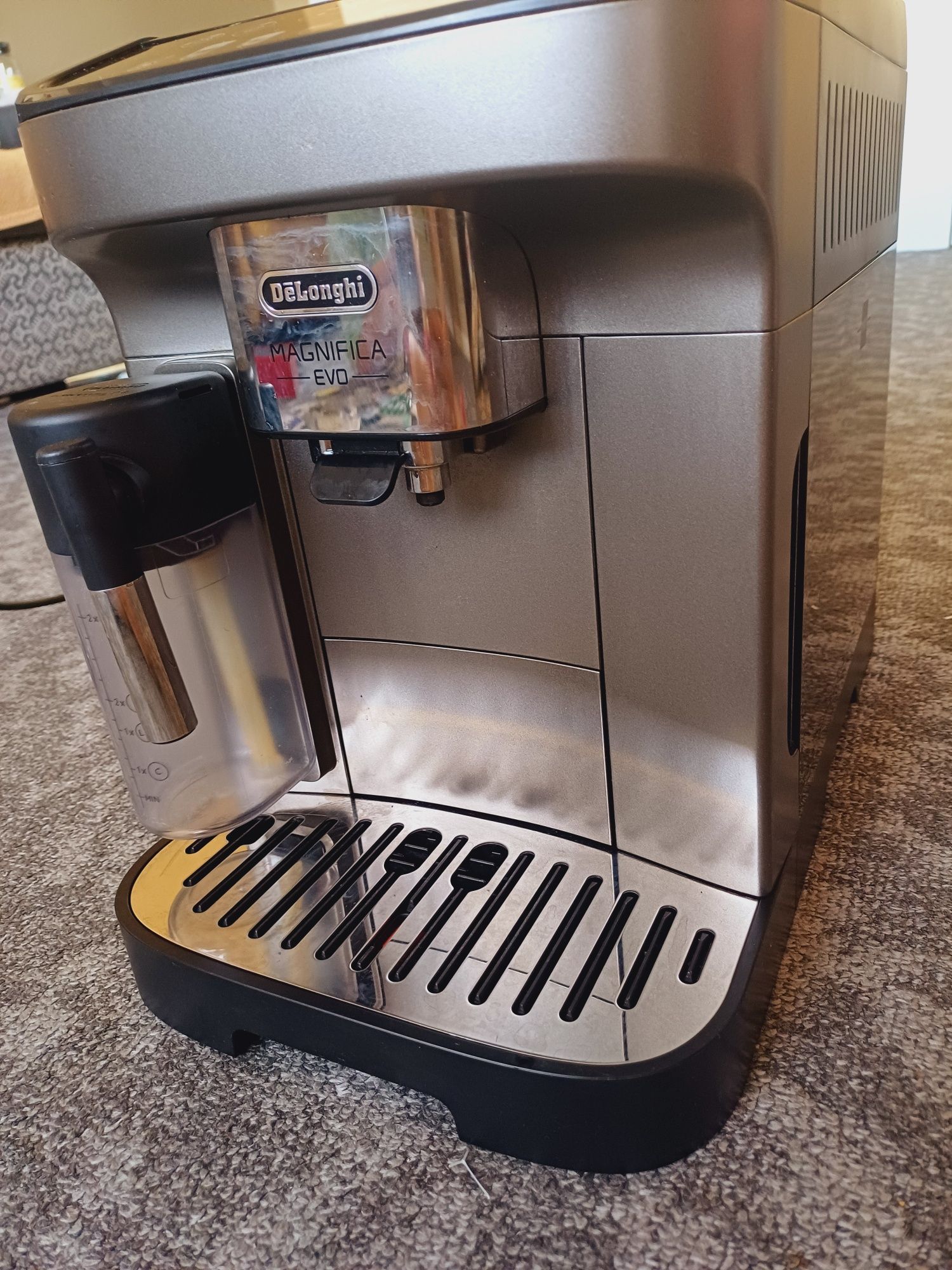 Aparat de cafea delonghi magnifica evo