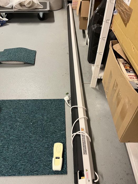 Vand Proiector NEC M403H Full HD +Ecran Proiector Elite Screens