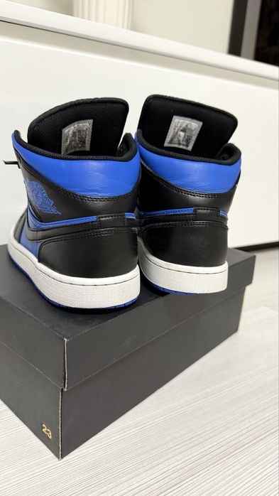 Adidasi Jorden , nr 42,5