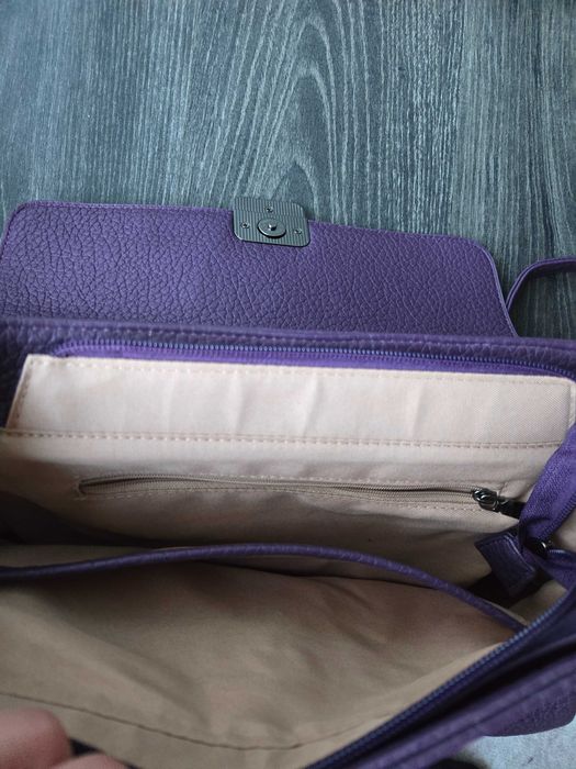 Нова Чанта в лилаво с подарък