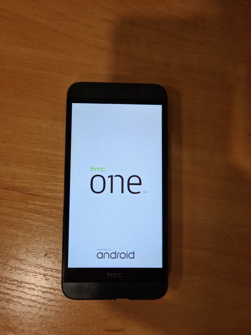 Продам htc one Е8